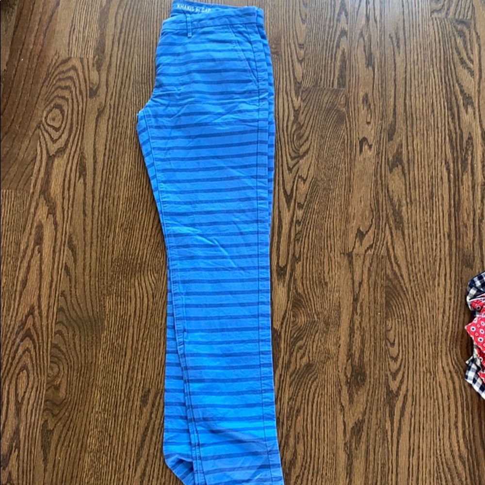 Gap broken in straight pants size 00